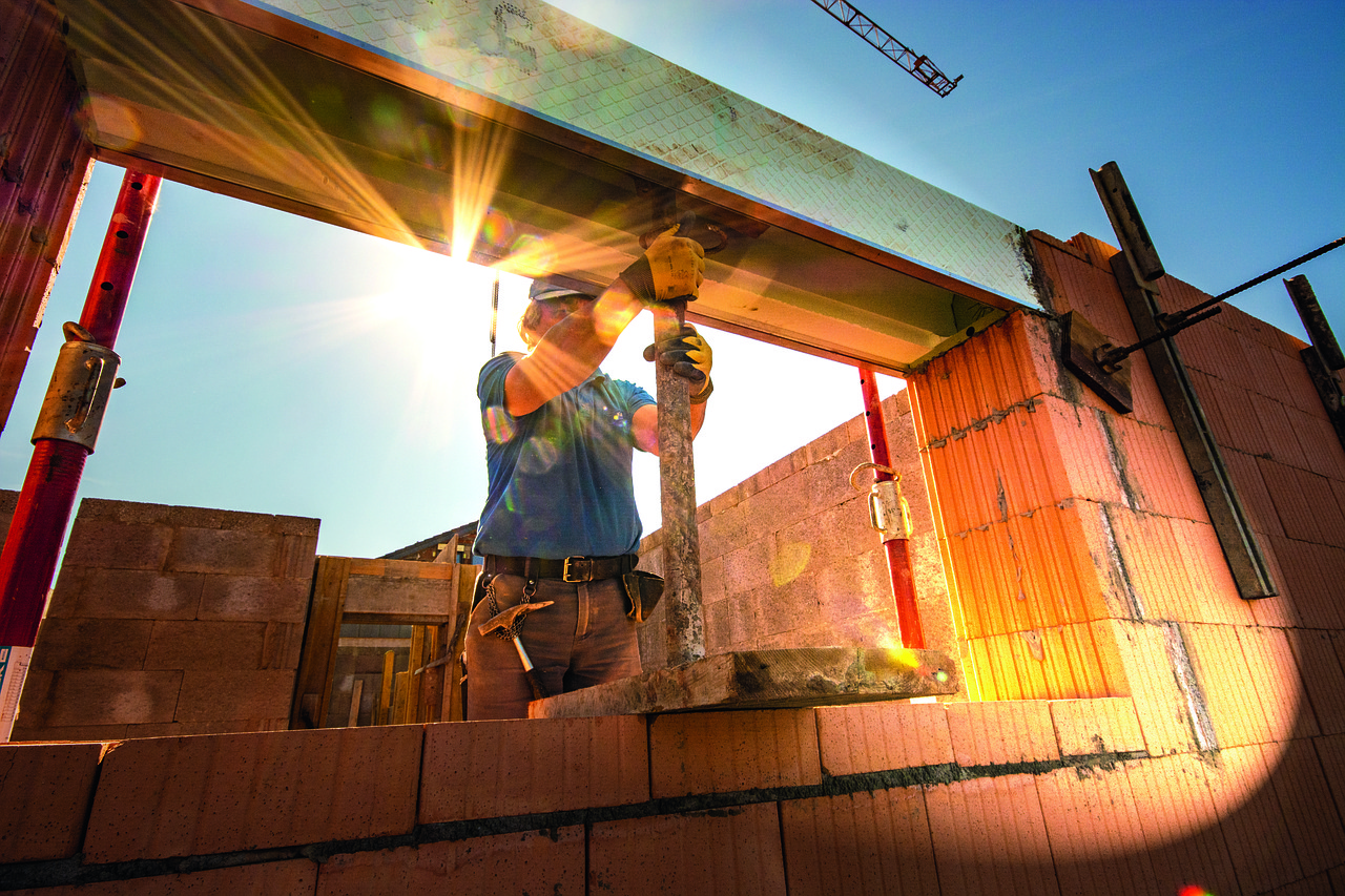 building-3869186_1280